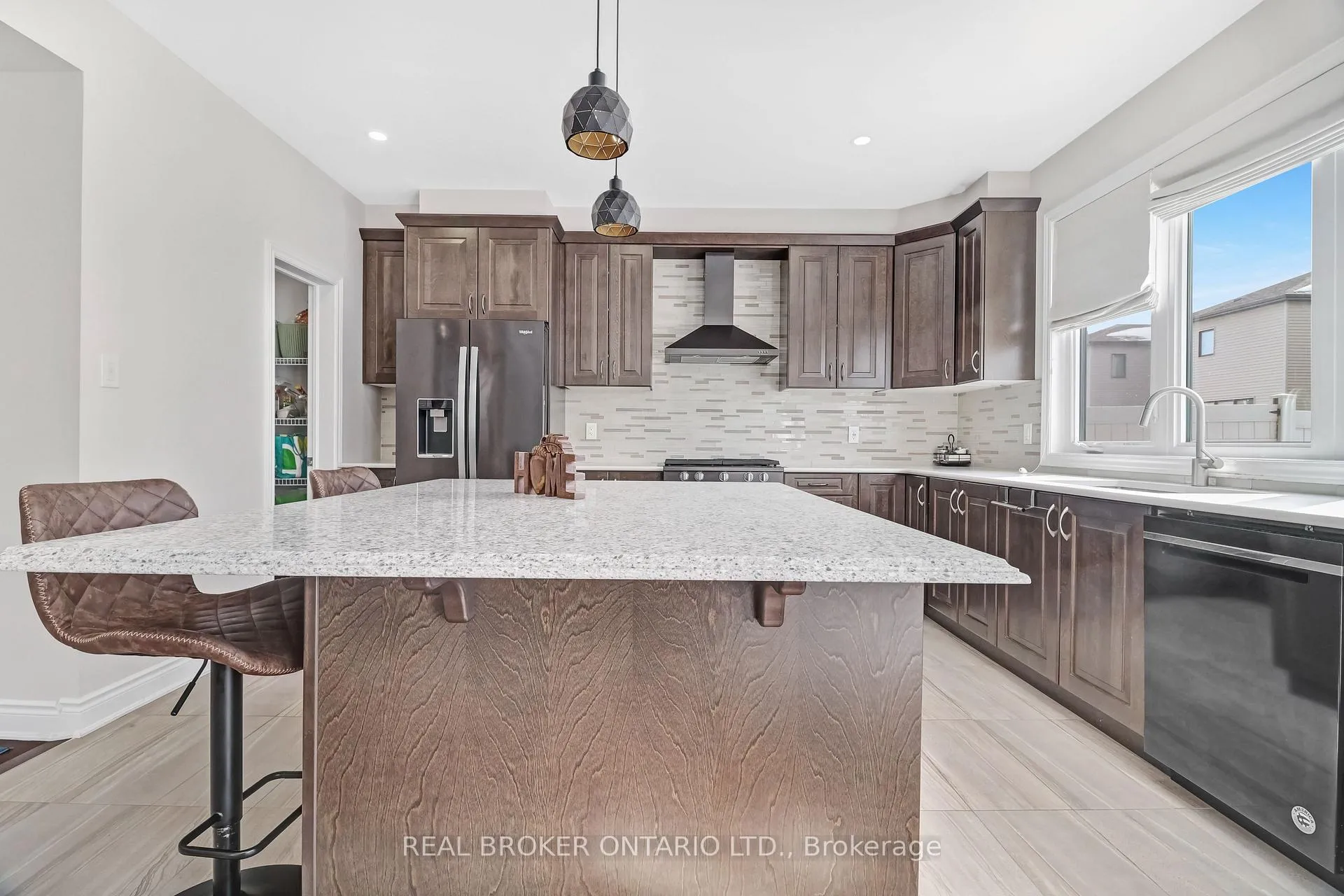 Photo 3 of 642 Continental Avenue, Ottawa, Kanata - Emerald Meadows/Trailwest — HOMEH