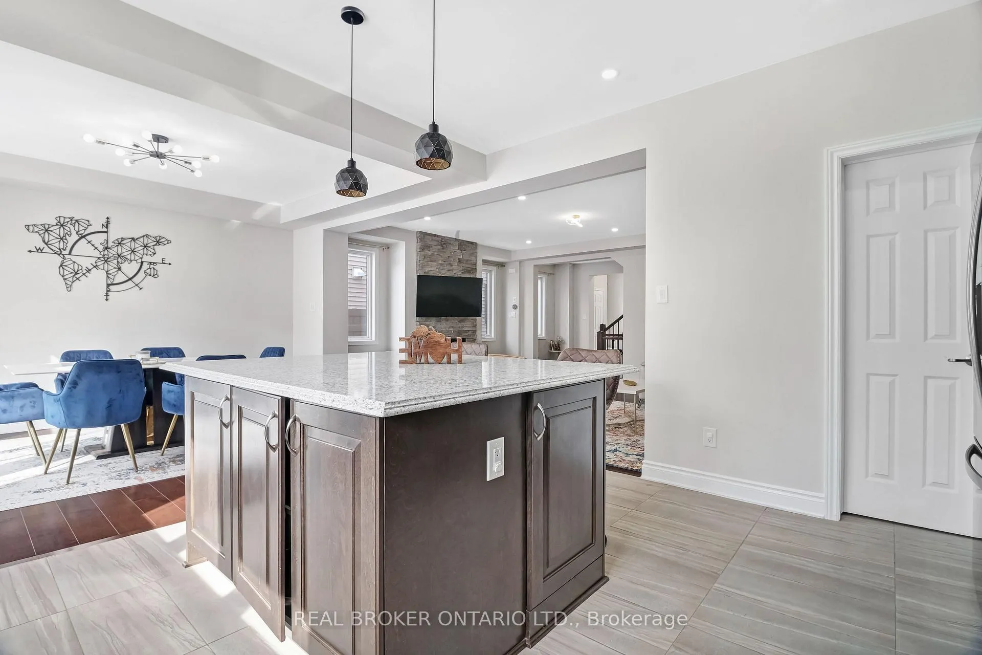 Photo 5 of 642 Continental Avenue, Ottawa, Kanata - Emerald Meadows/Trailwest — HOMEH