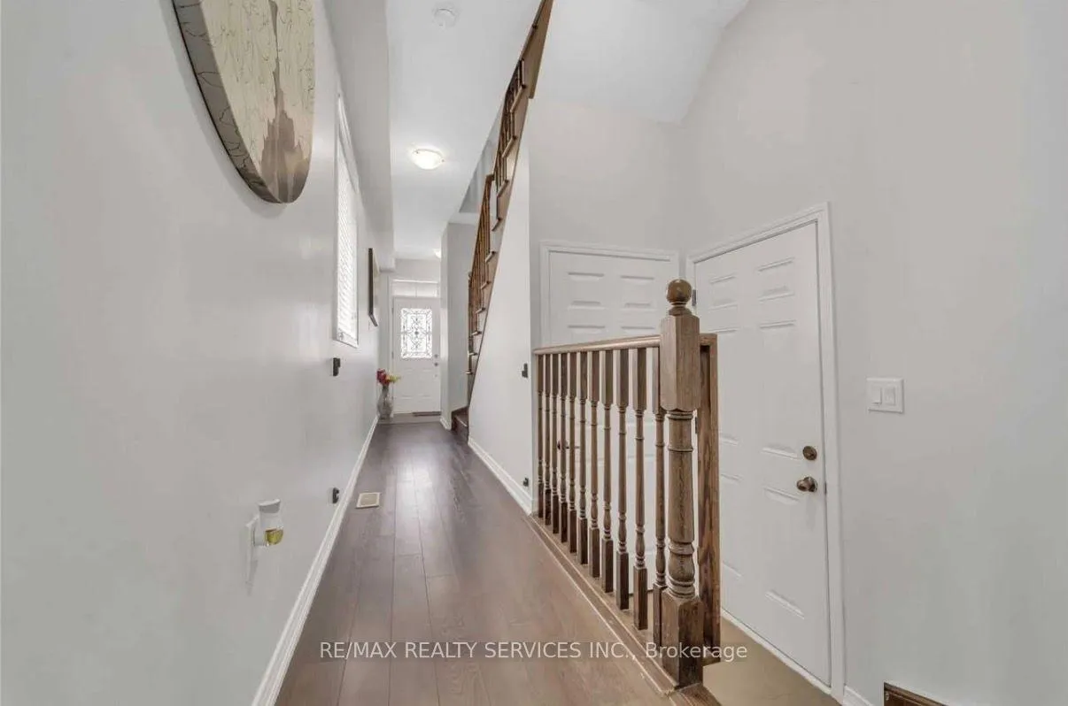 Photo 3 of 428 Queen Mary Drive, Brampton, Fletcher's Meadow — HOMEH