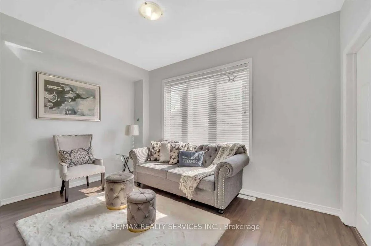 Photo 5 of 428 Queen Mary Drive, Brampton, Fletcher's Meadow — HOMEH
