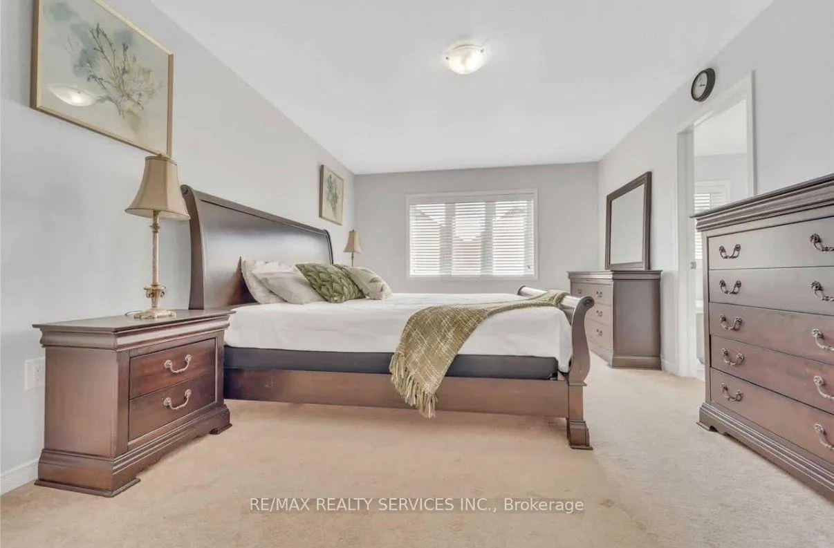 Photo 7 of 428 Queen Mary Drive, Brampton, Fletcher's Meadow — HOMEH