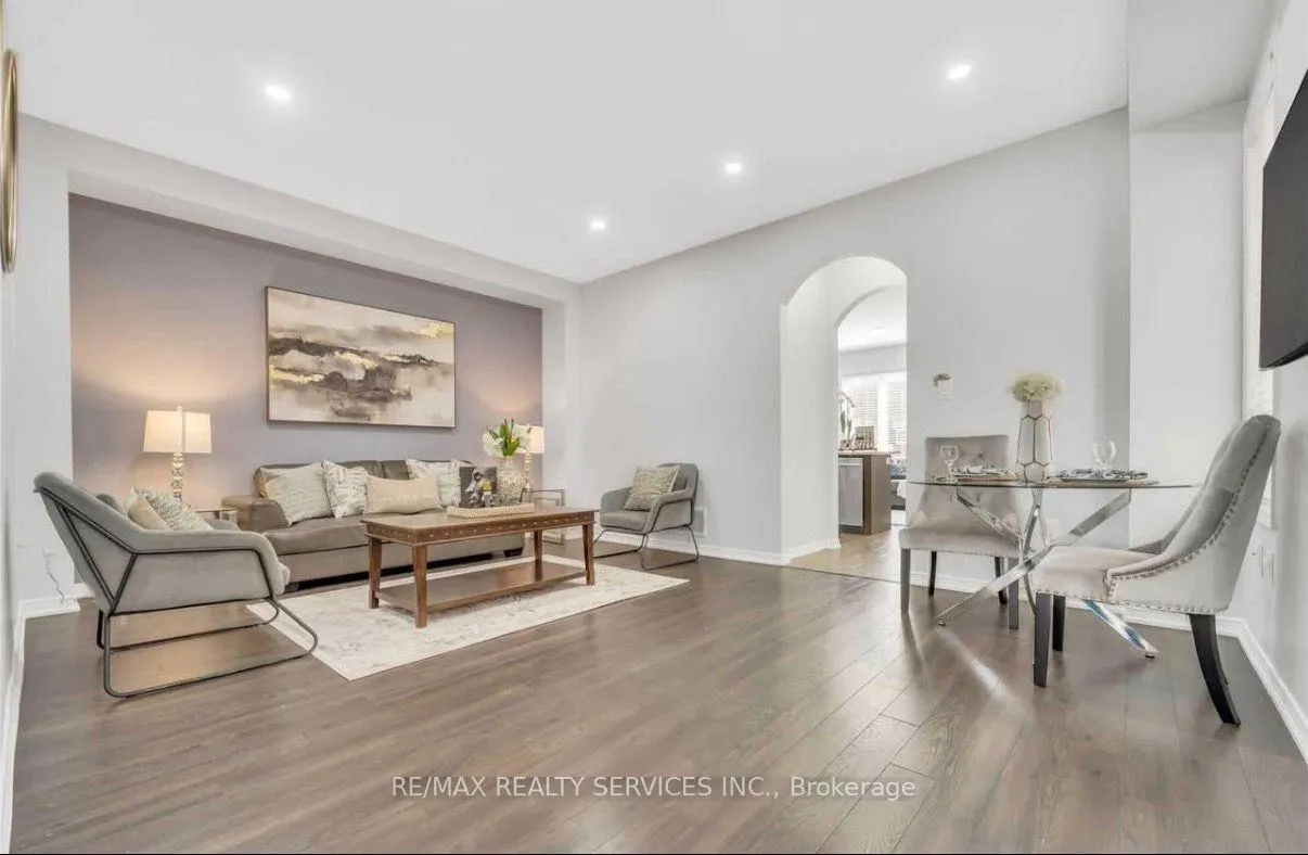 Photo 11 of 428 Queen Mary Drive, Brampton, Fletcher's Meadow — HOMEH