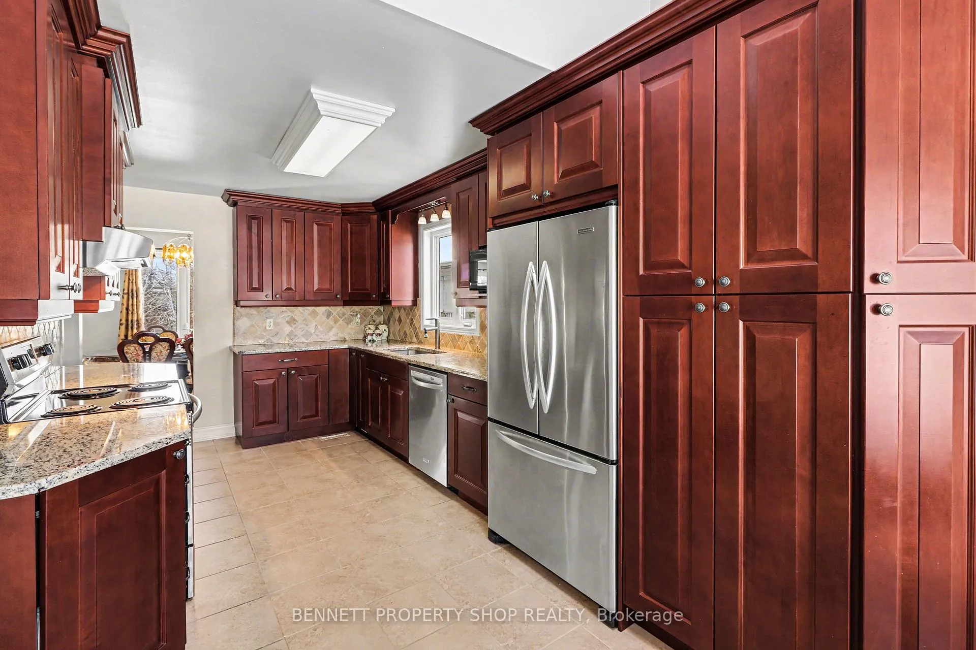 Photo 2 of 1408 Eastcliffe Way, Ottawa, Pineview — HOMEH