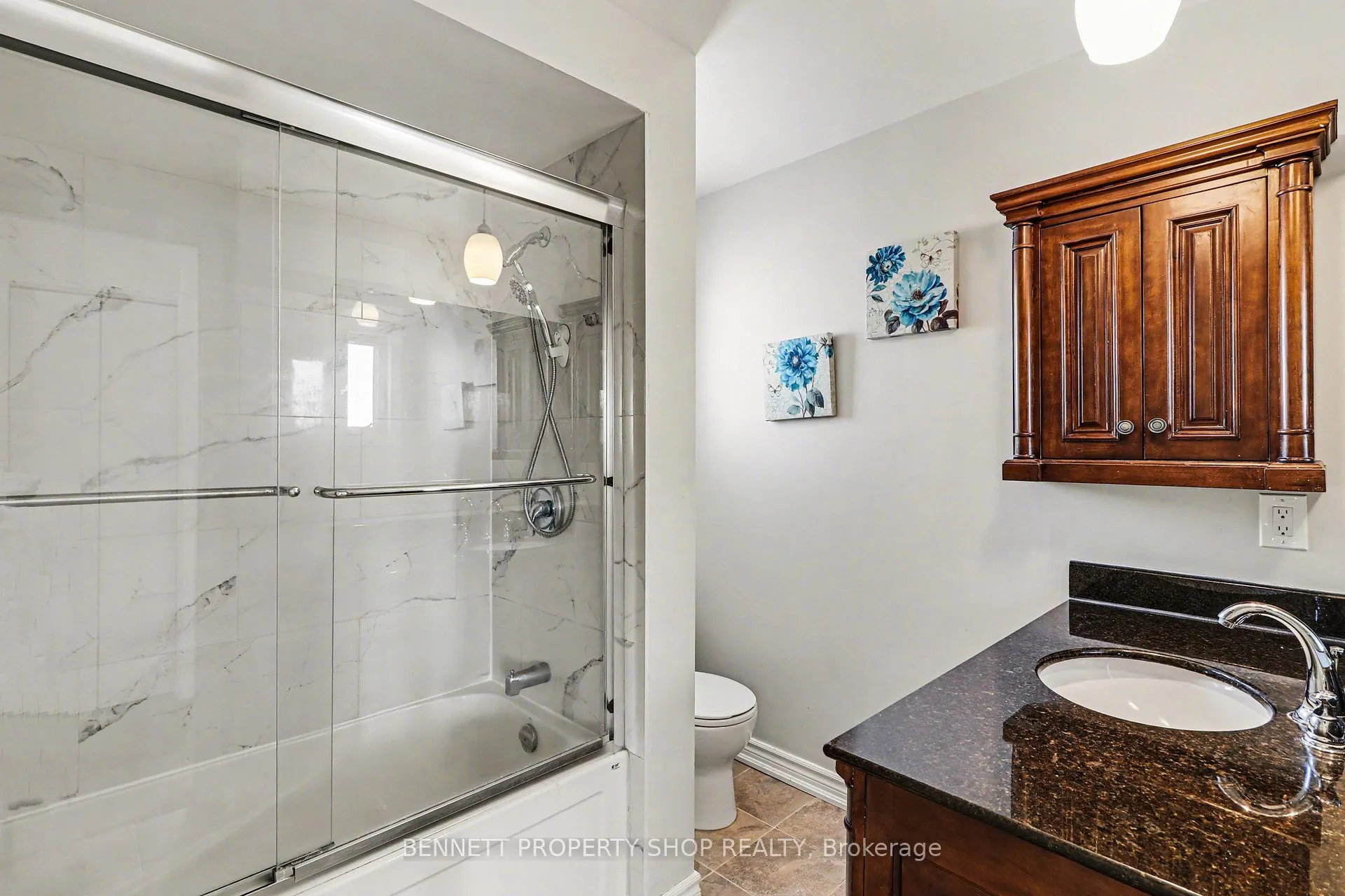 Photo 6 of 1408 Eastcliffe Way, Ottawa, Pineview — HOMEH