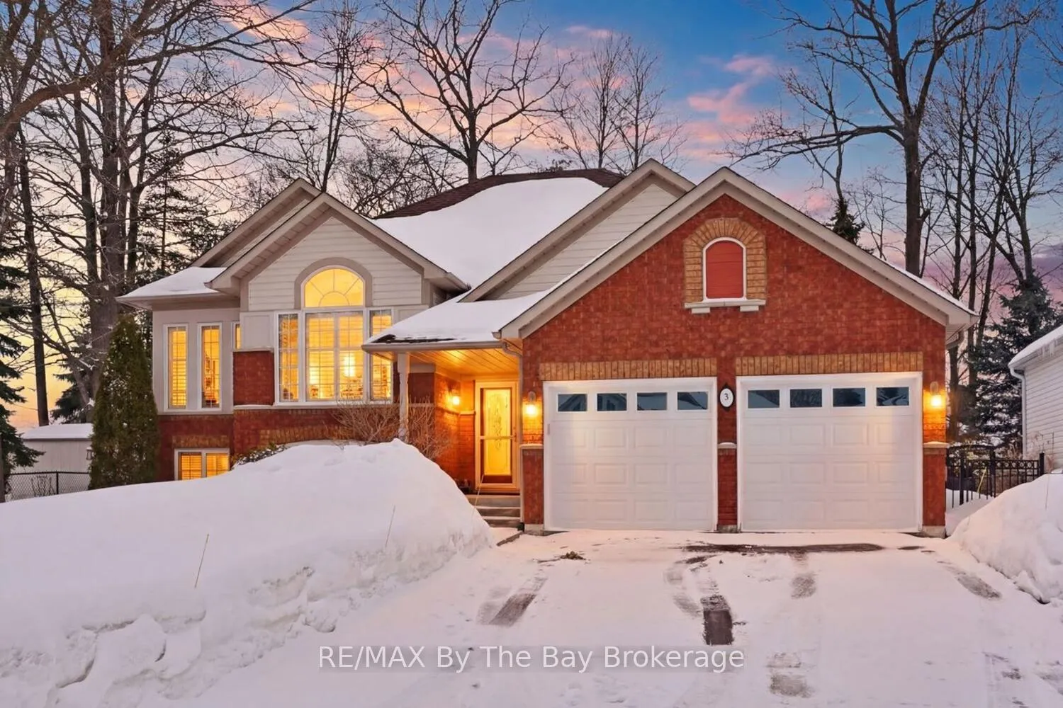 Photo 1 of 3 Foxwood Crescent, Wasaga Beach — HOMEH