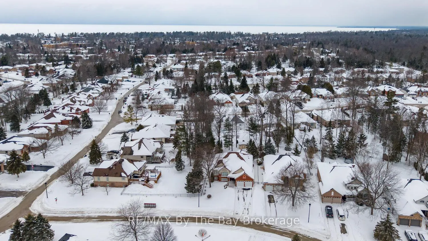 Photo 2 of 3 Foxwood Crescent, Wasaga Beach — HOMEH