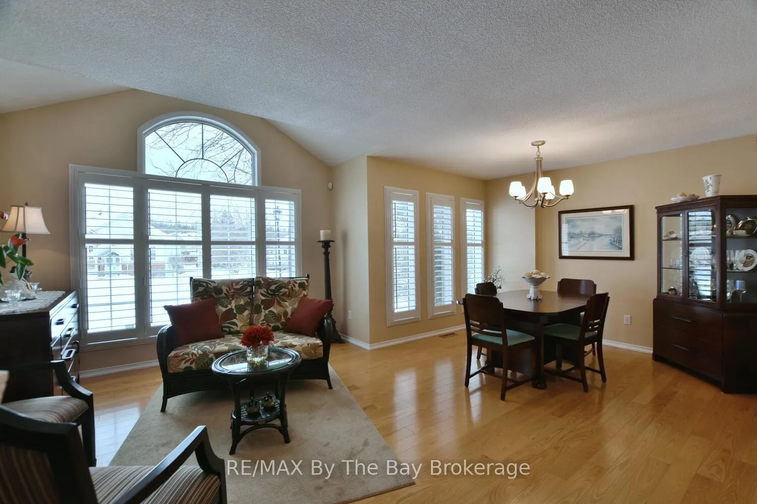 Photo 8 of 3 Foxwood Crescent, Wasaga Beach — HOMEH