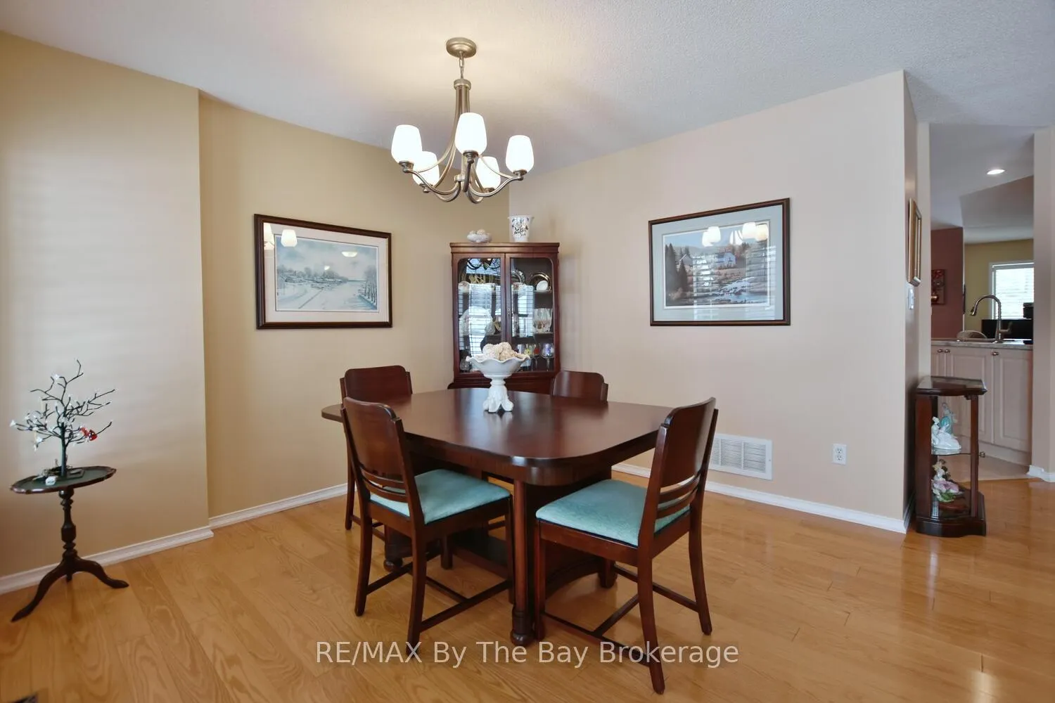Photo 9 of 3 Foxwood Crescent, Wasaga Beach — HOMEH