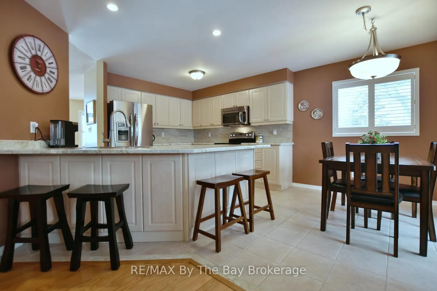 Photo 12 of 3 Foxwood Crescent, Wasaga Beach — HOMEH
