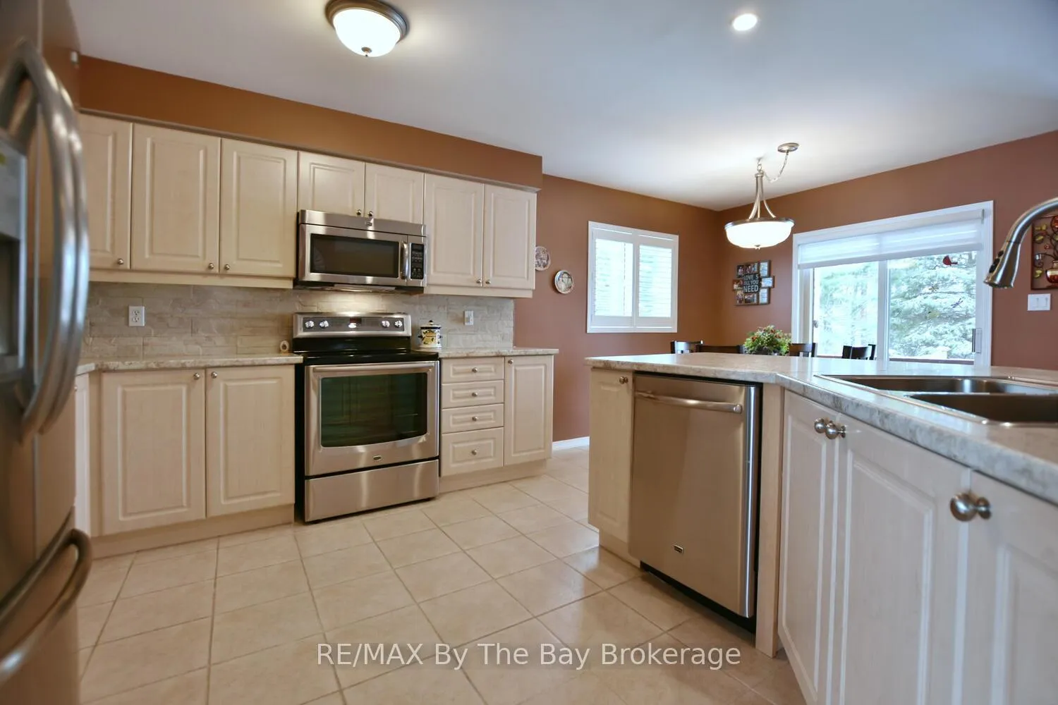 Photo 13 of 3 Foxwood Crescent, Wasaga Beach — HOMEH