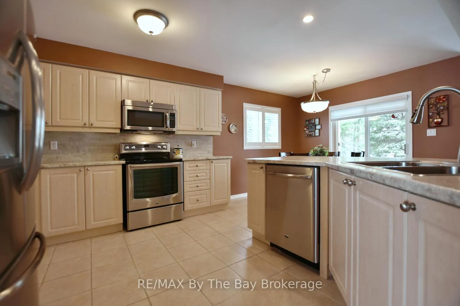 Photo 16 of 3 Foxwood Crescent, Wasaga Beach — HOMEH