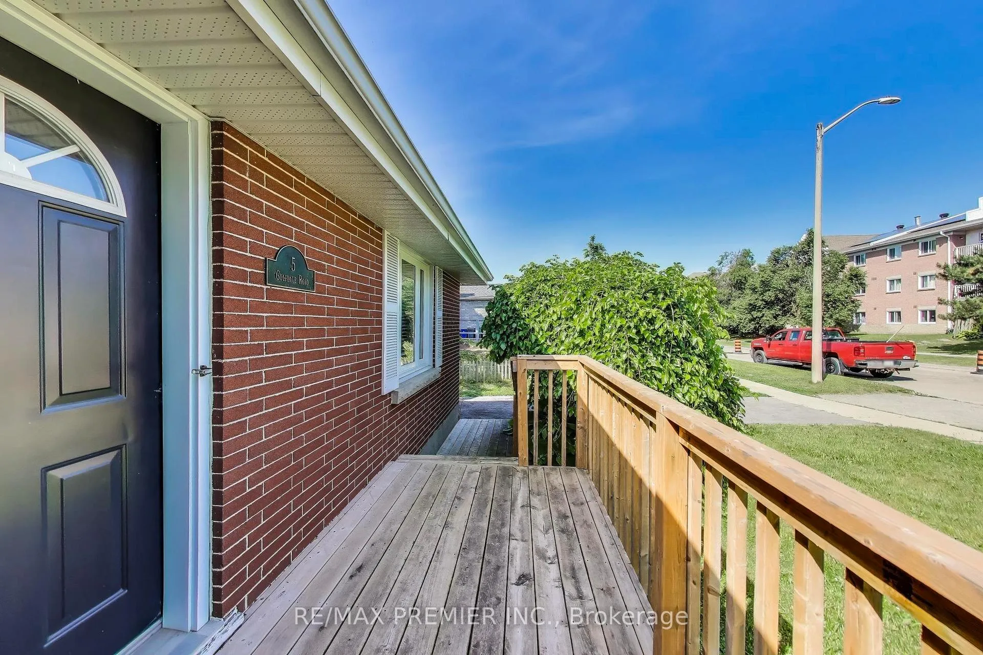 Photo 3 of 5 Golfdale Road, Barrie, Sunnidale — HOMEH