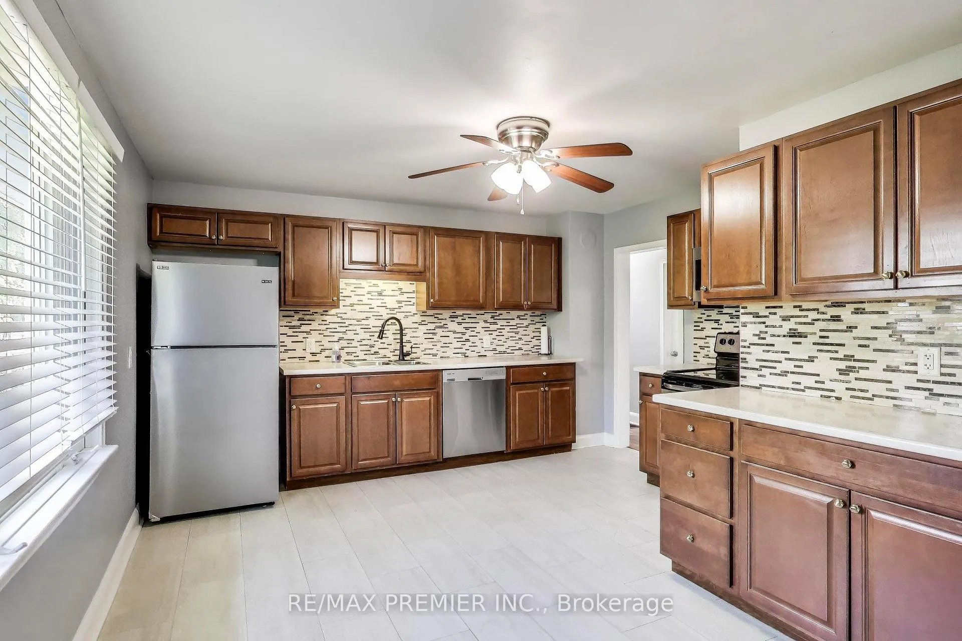 Photo 7 of 5 Golfdale Road, Barrie, Sunnidale — HOMEH
