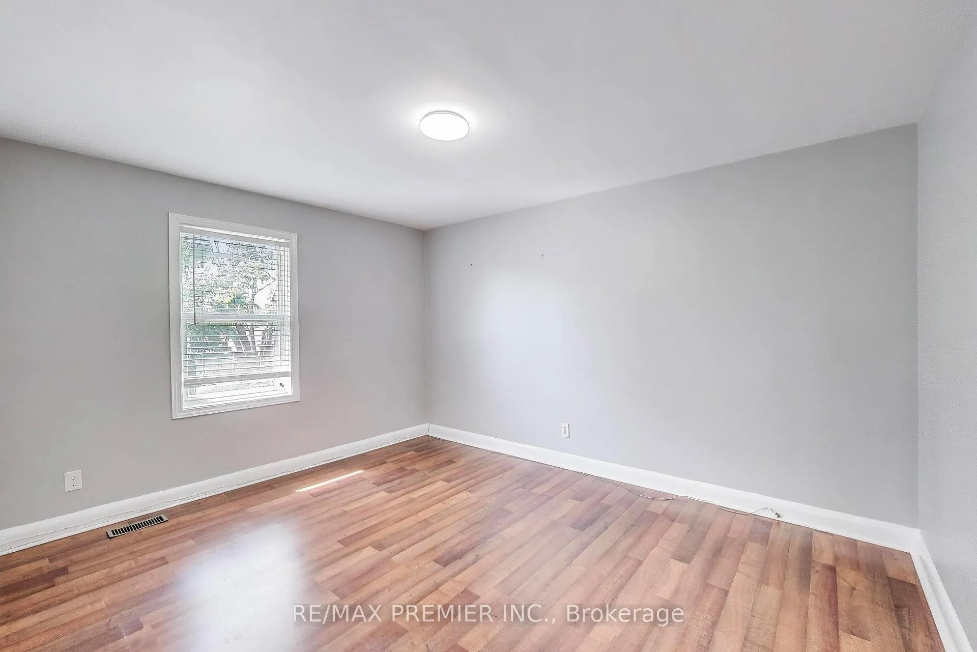 Photo 10 of 5 Golfdale Road, Barrie, Sunnidale — HOMEH
