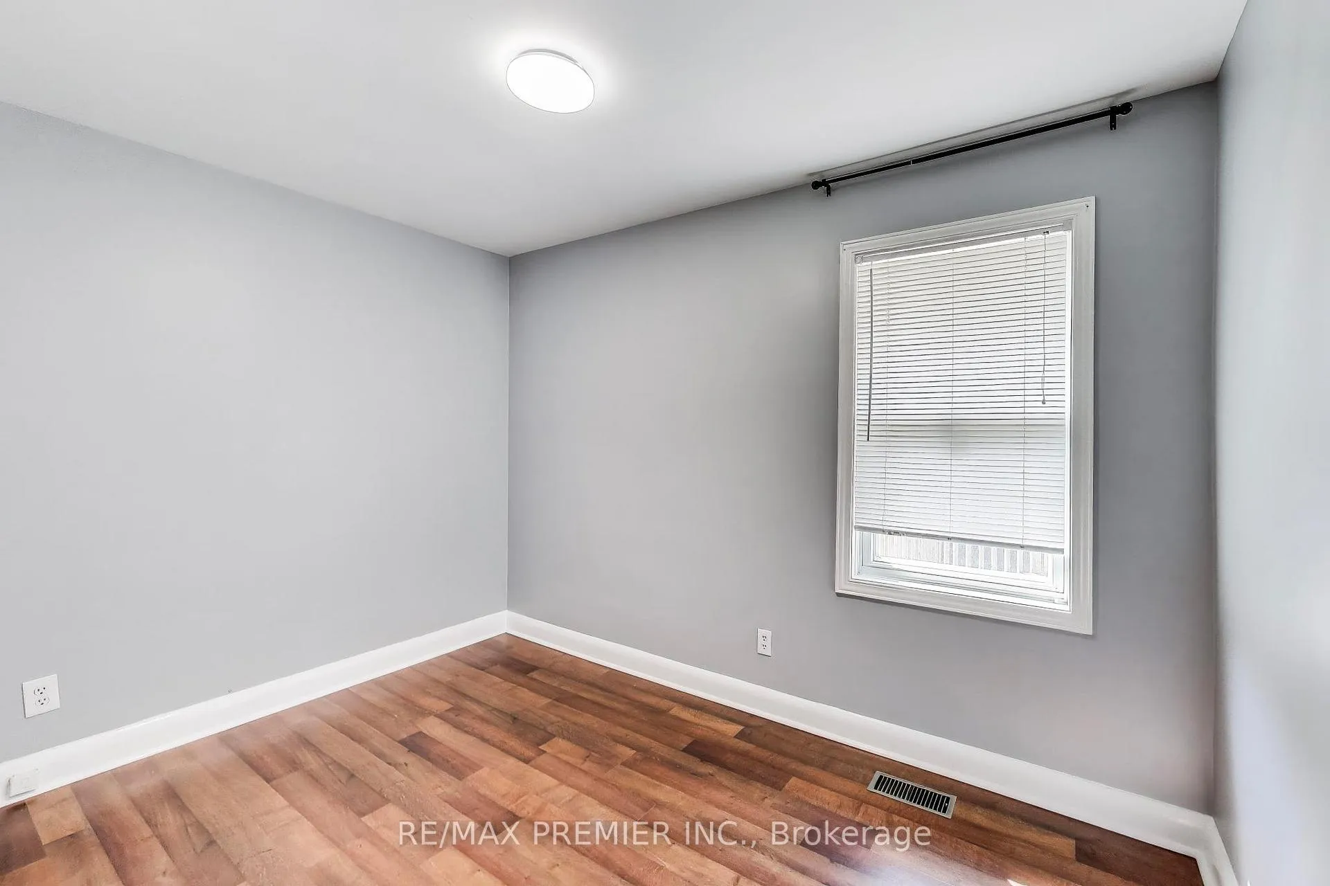 Photo 15 of 5 Golfdale Road, Barrie, Sunnidale — HOMEH