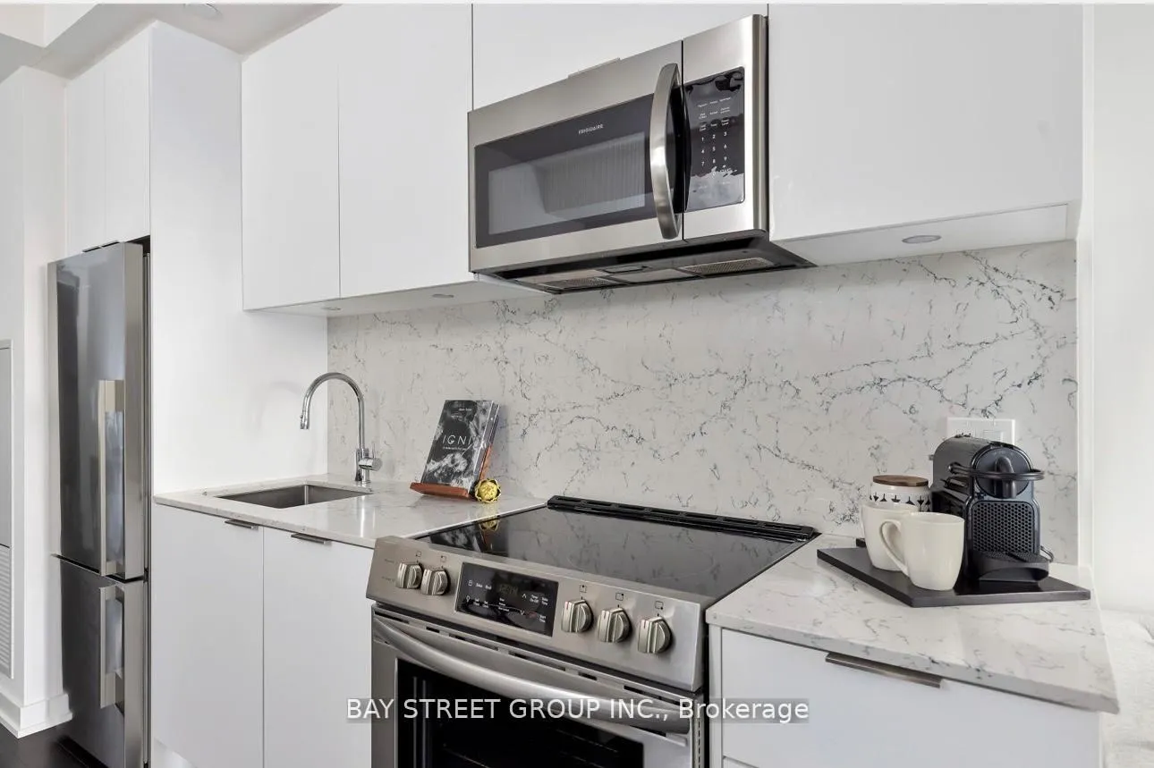 Photo 3 of Unit 2208, 25 Richmond Street E, Toronto, Church-Yonge Corridor — HOMEH