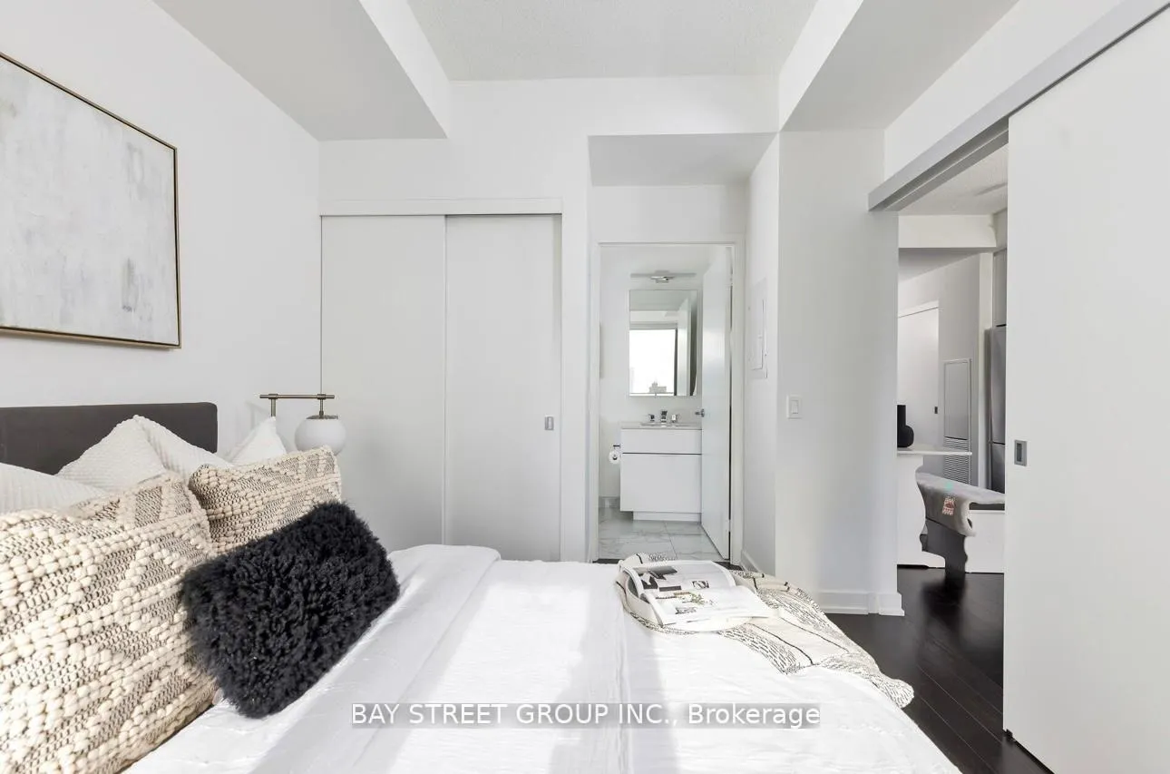 Photo 9 of Unit 2208, 25 Richmond Street E, Toronto, Church-Yonge Corridor — HOMEH