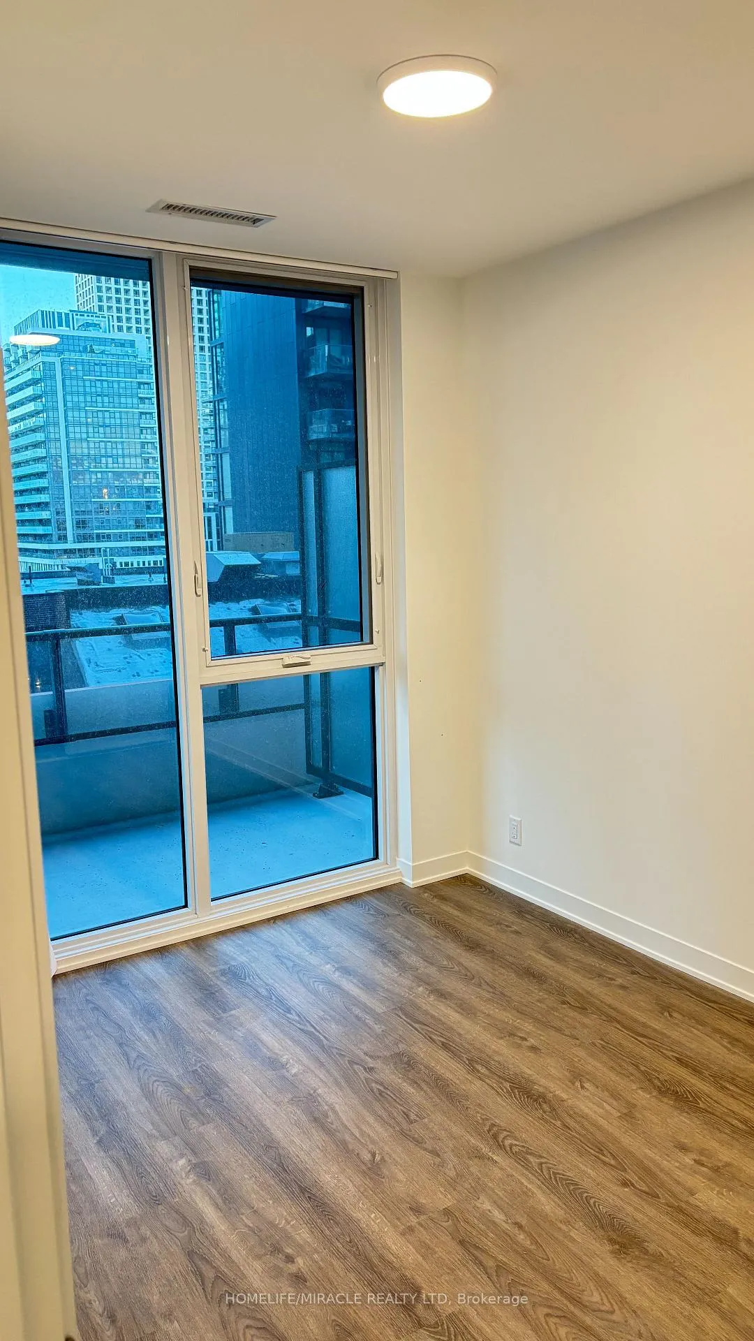Photo 4 of Unit 1019, 180 Front Street E, Toronto, Moss Park — HOMEH