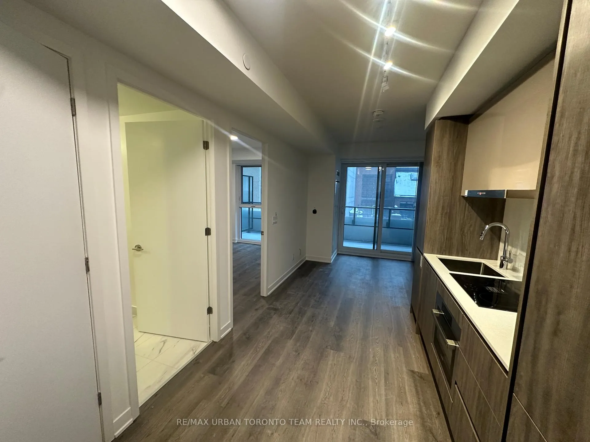 Photo 3 of Unit 801, 180 Front Street E, Toronto, Moss Park — HOMEH