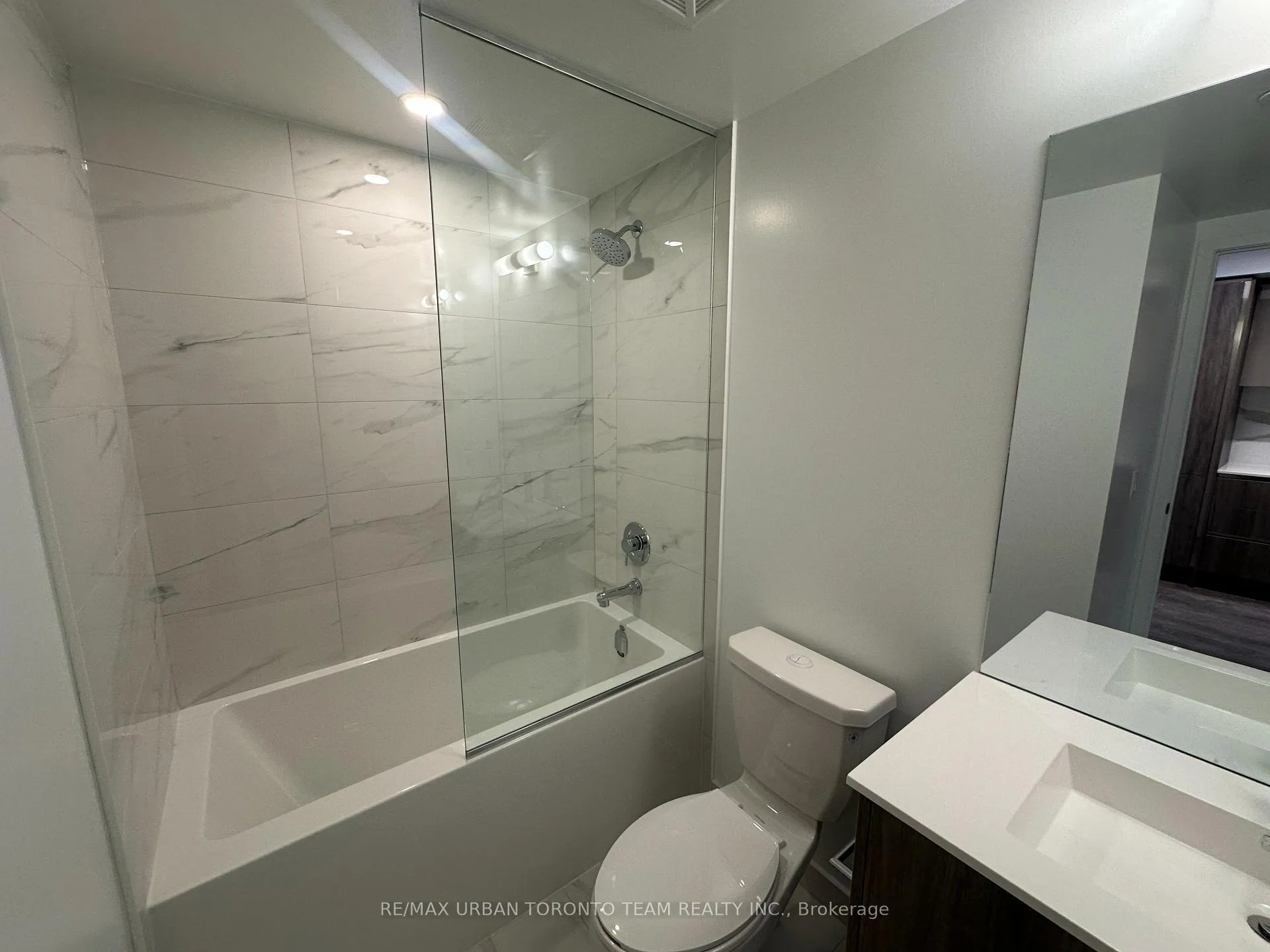 Photo 5 of Unit 801, 180 Front Street E, Toronto, Moss Park — HOMEH