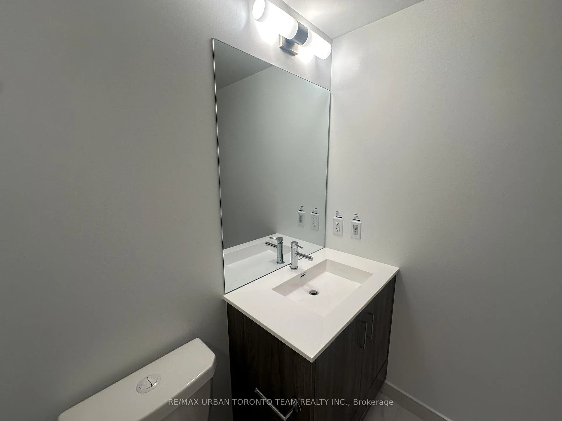 Photo 6 of Unit 801, 180 Front Street E, Toronto, Moss Park — HOMEH