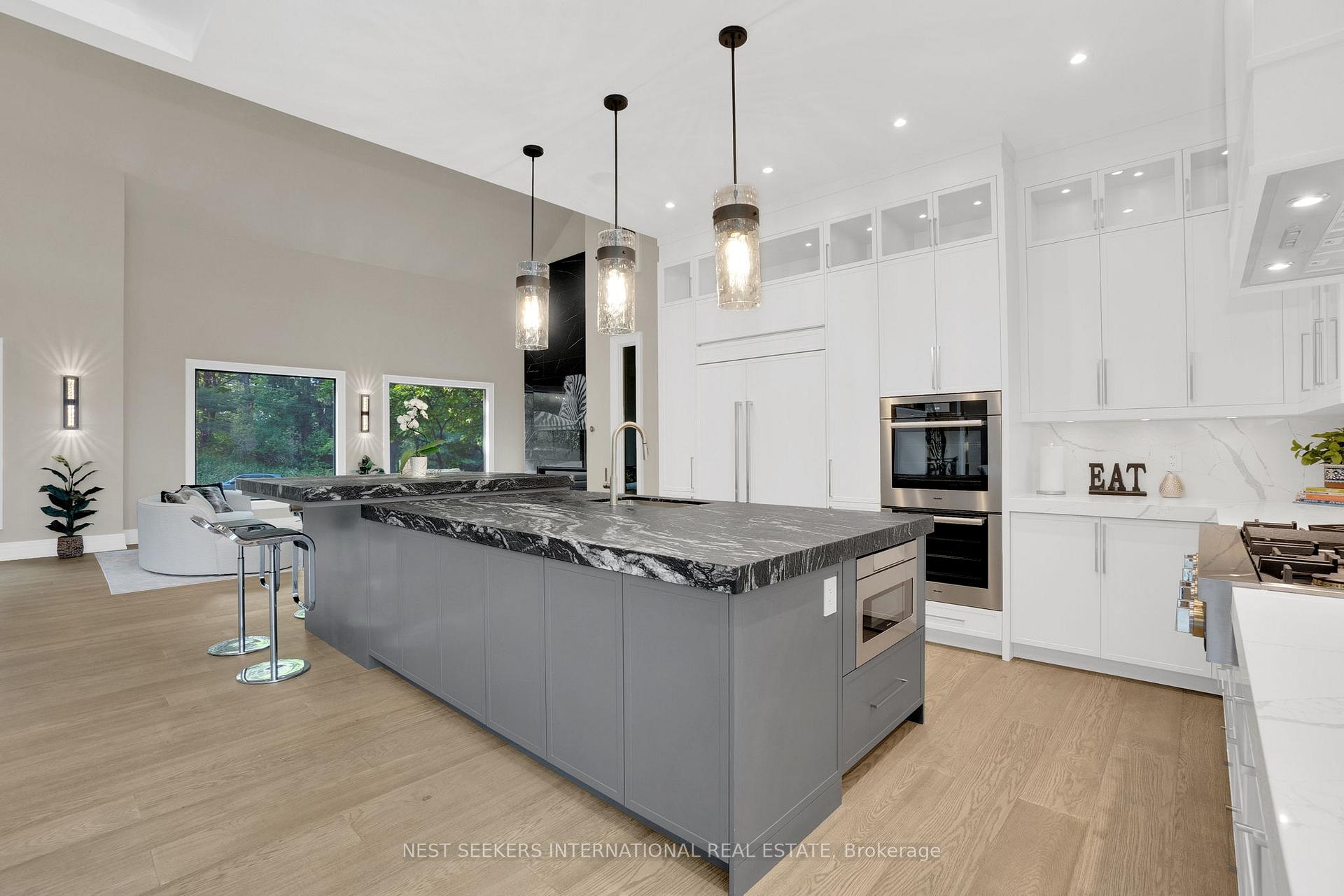 Photo 5 of 141 Kingscross Drive, King, King City — HOMEH
