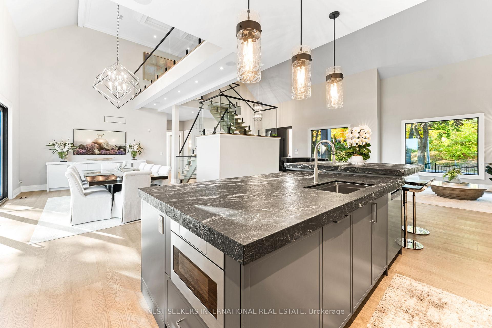 Photo 6 of 141 Kingscross Drive, King, King City — HOMEH