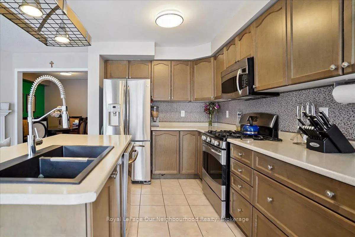 Photo 7 of 98 James Govan Drive, Whitby, Port Whitby — HOMEH