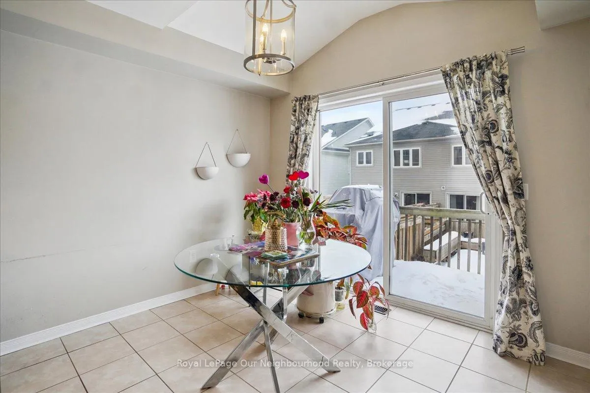 Photo 8 of 98 James Govan Drive, Whitby, Port Whitby — HOMEH