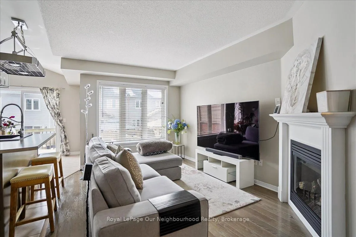 Photo 9 of 98 James Govan Drive, Whitby, Port Whitby — HOMEH