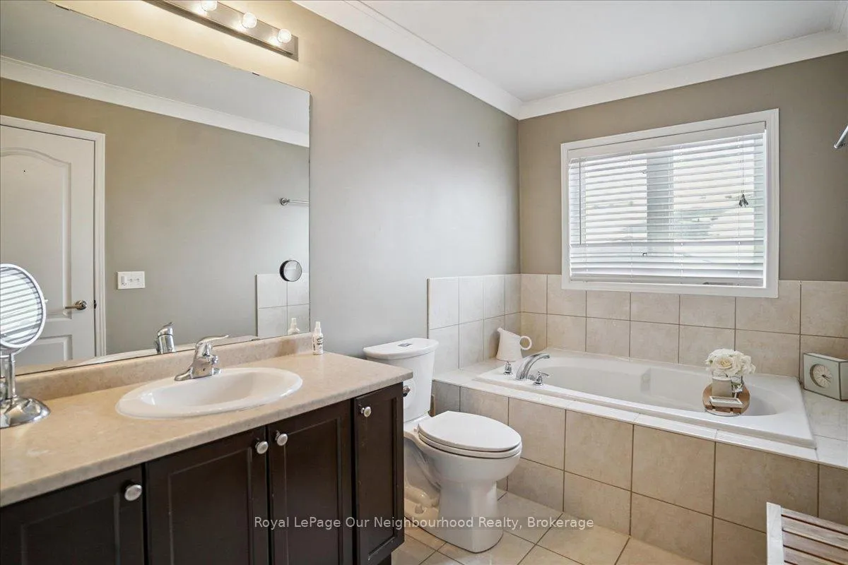 Photo 18 of 98 James Govan Drive, Whitby, Port Whitby — HOMEH