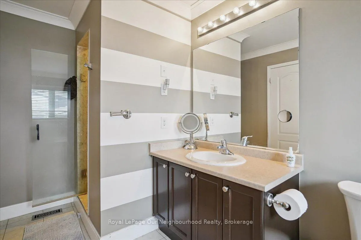 Photo 19 of 98 James Govan Drive, Whitby, Port Whitby — HOMEH
