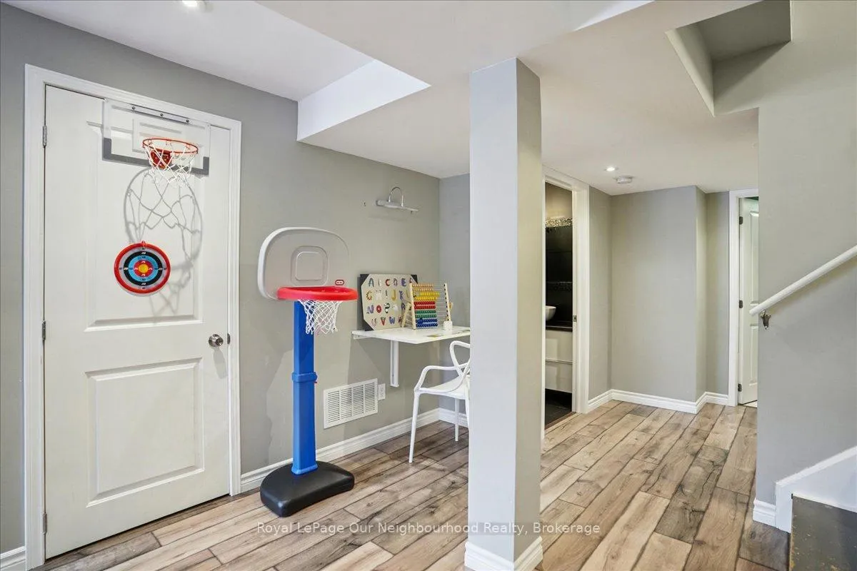 Photo 20 of 98 James Govan Drive, Whitby, Port Whitby — HOMEH