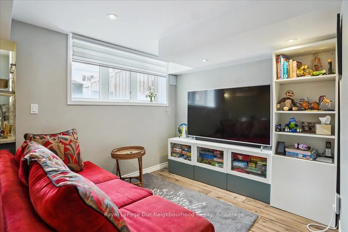 Photo 23 of 98 James Govan Drive, Whitby, Port Whitby — HOMEH