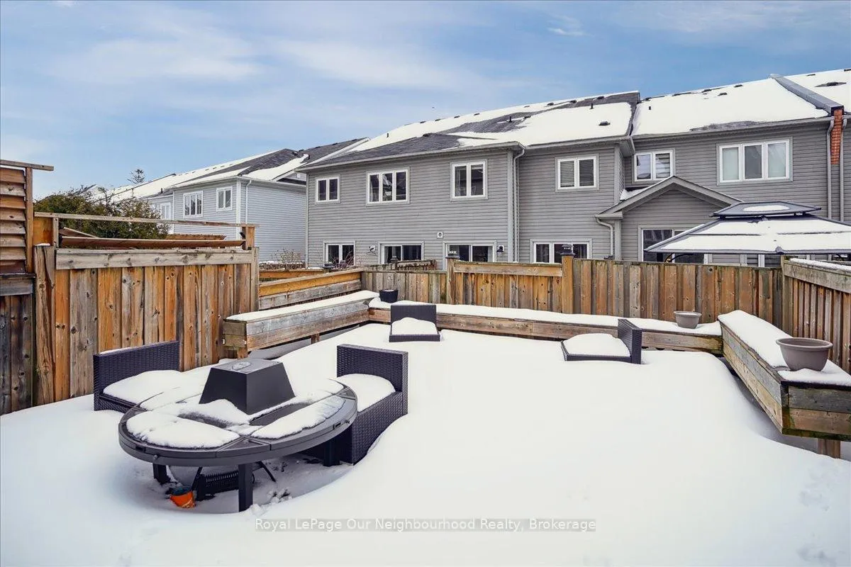 Photo 27 of 98 James Govan Drive, Whitby, Port Whitby — HOMEH