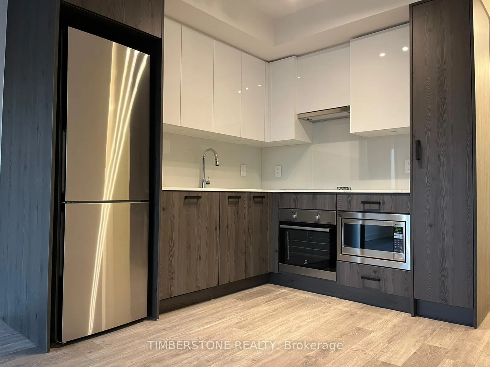 Photo 2 of Unit 1702, 99 Broadway Avenue, Toronto, Mount Pleasant West — HOMEH
