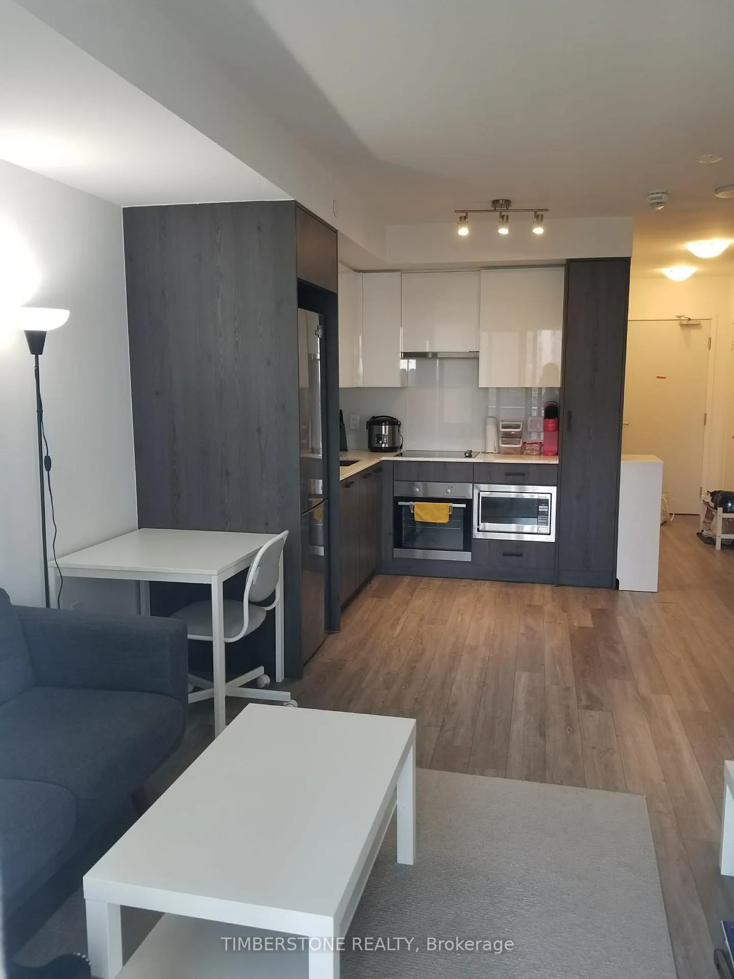 Photo 3 of Unit 1702, 99 Broadway Avenue, Toronto, Mount Pleasant West — HOMEH