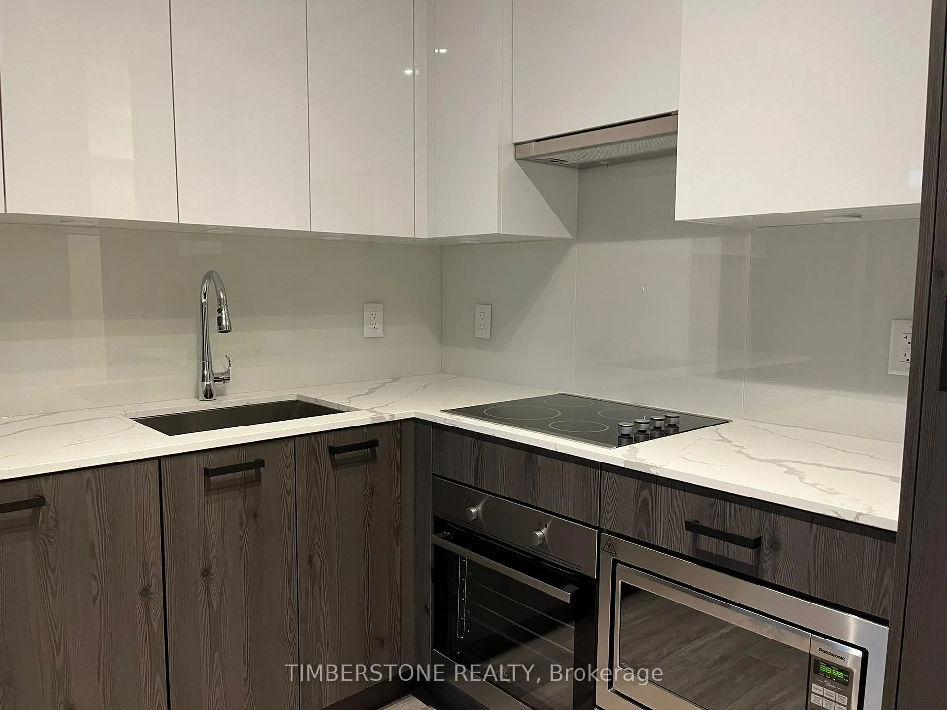 Photo 7 of Unit 1702, 99 Broadway Avenue, Toronto, Mount Pleasant West — HOMEH