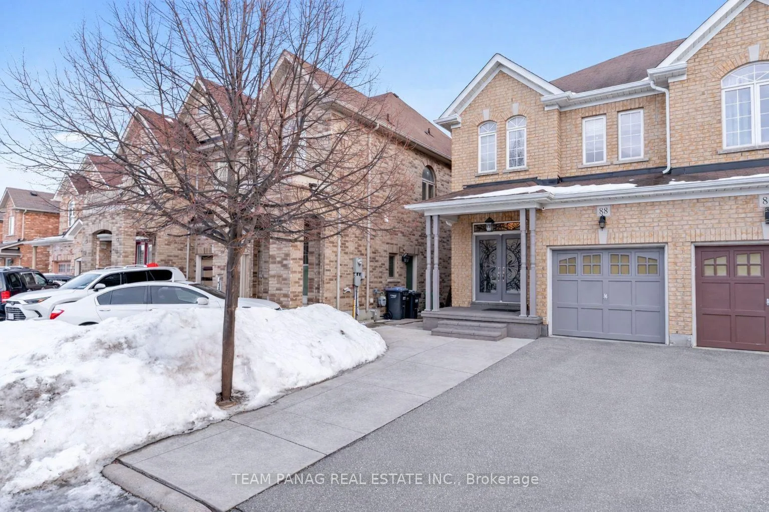 Photo 3 of 88 Clearfield Drive, Brampton, Bram East — HOMEH