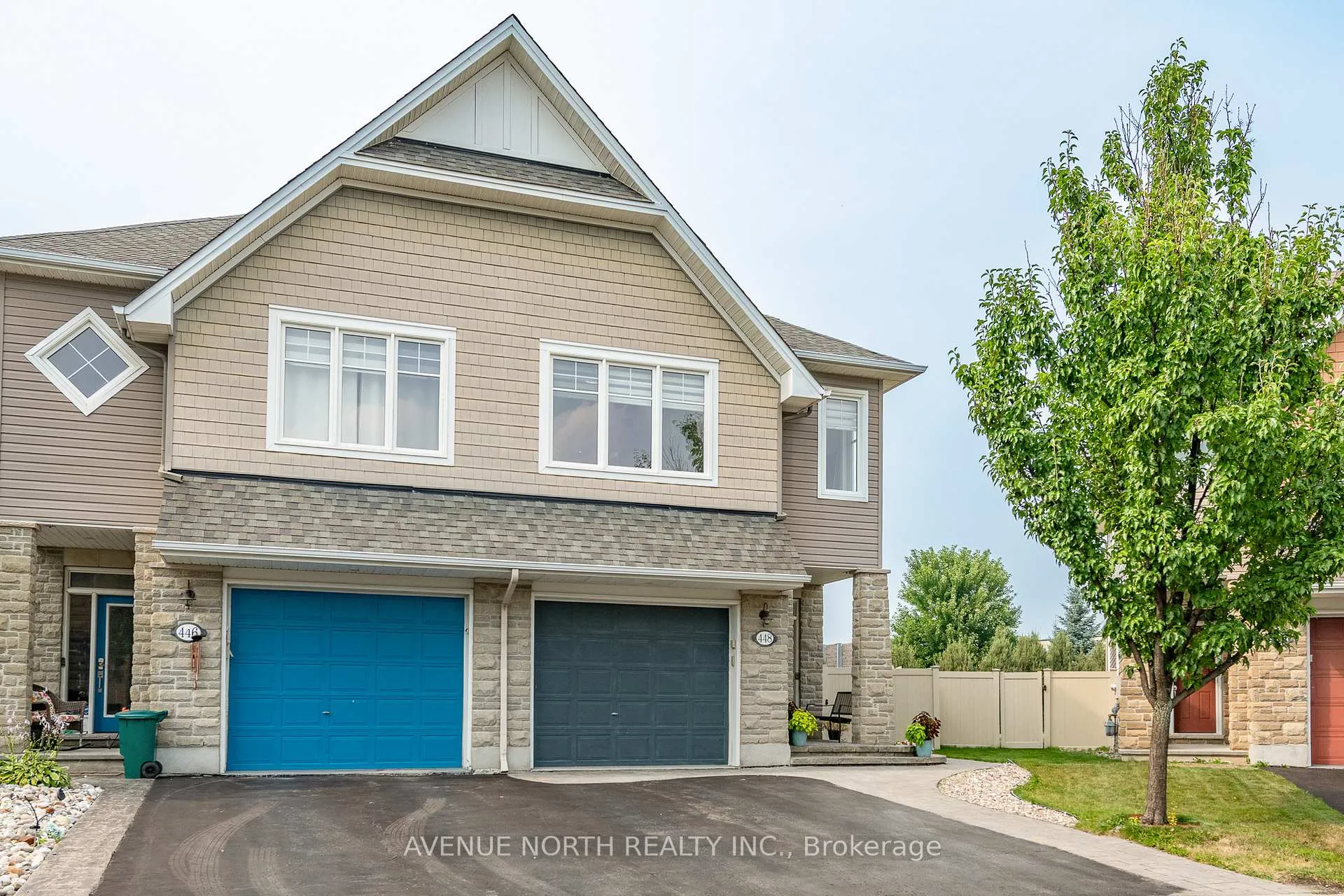 Front of 448 Rochefort Circle
