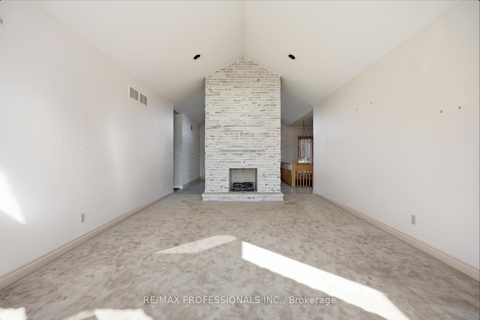 Photo 8 of 10050 Warden Avenue, Markham, Victoria Manor-Jennings Gate — HOMEH