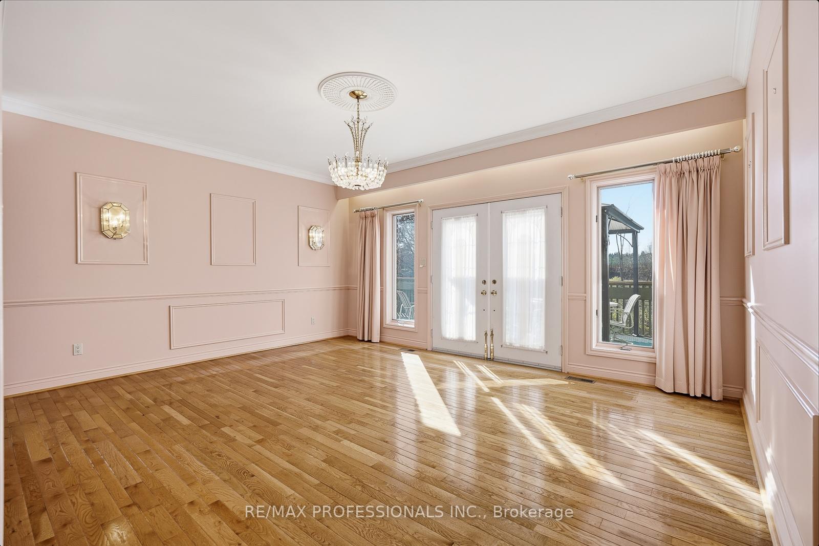 Photo 9 of 10050 Warden Avenue, Markham, Victoria Manor-Jennings Gate — HOMEH