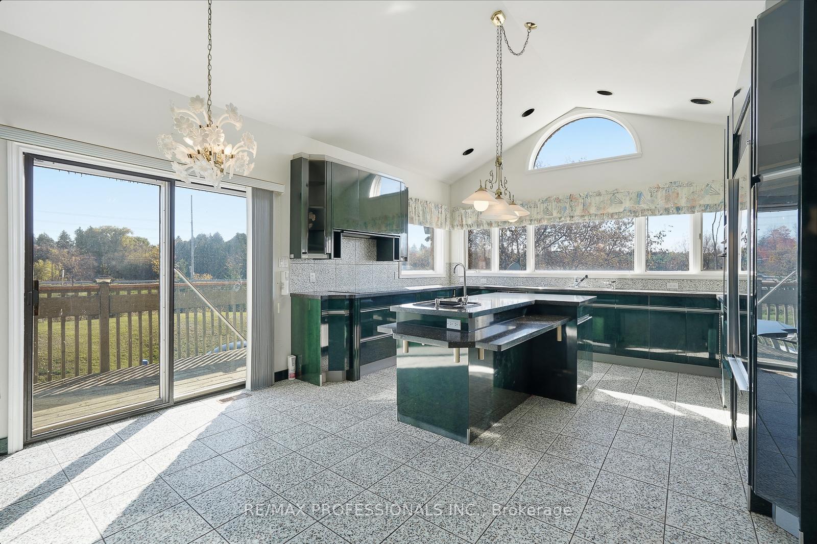 Photo 11 of 10050 Warden Avenue, Markham, Victoria Manor-Jennings Gate — HOMEH