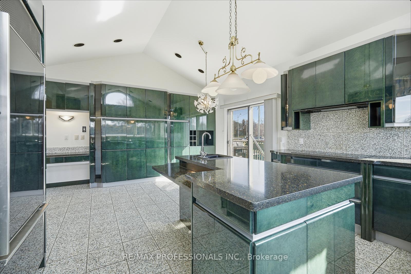 Photo 12 of 10050 Warden Avenue, Markham, Victoria Manor-Jennings Gate — HOMEH
