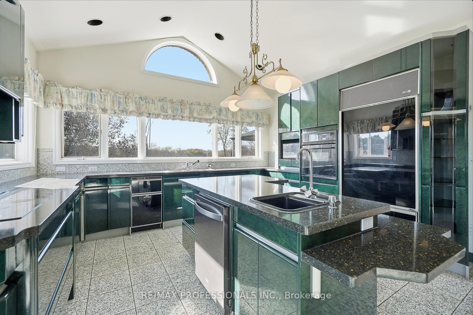 Photo 13 of 10050 Warden Avenue, Markham, Victoria Manor-Jennings Gate — HOMEH