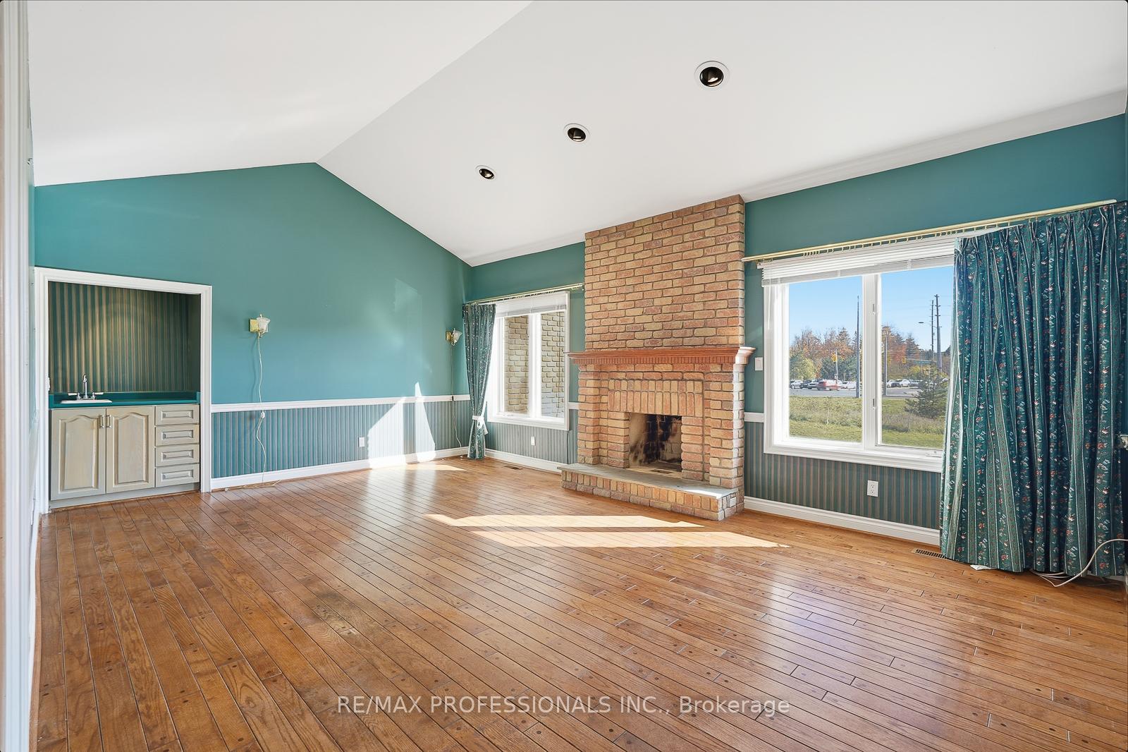 Photo 15 of 10050 Warden Avenue, Markham, Victoria Manor-Jennings Gate — HOMEH
