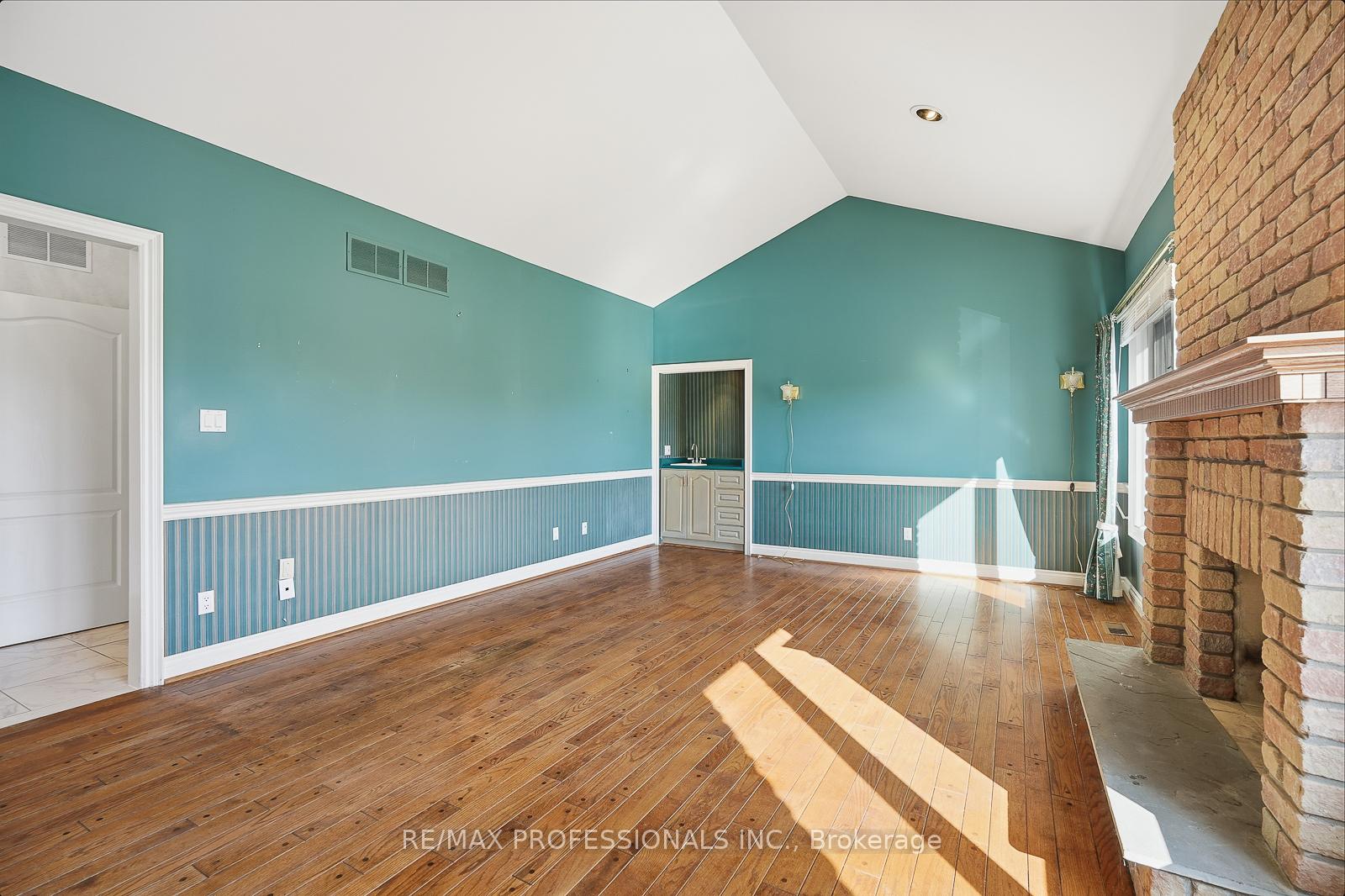 Photo 17 of 10050 Warden Avenue, Markham, Victoria Manor-Jennings Gate — HOMEH