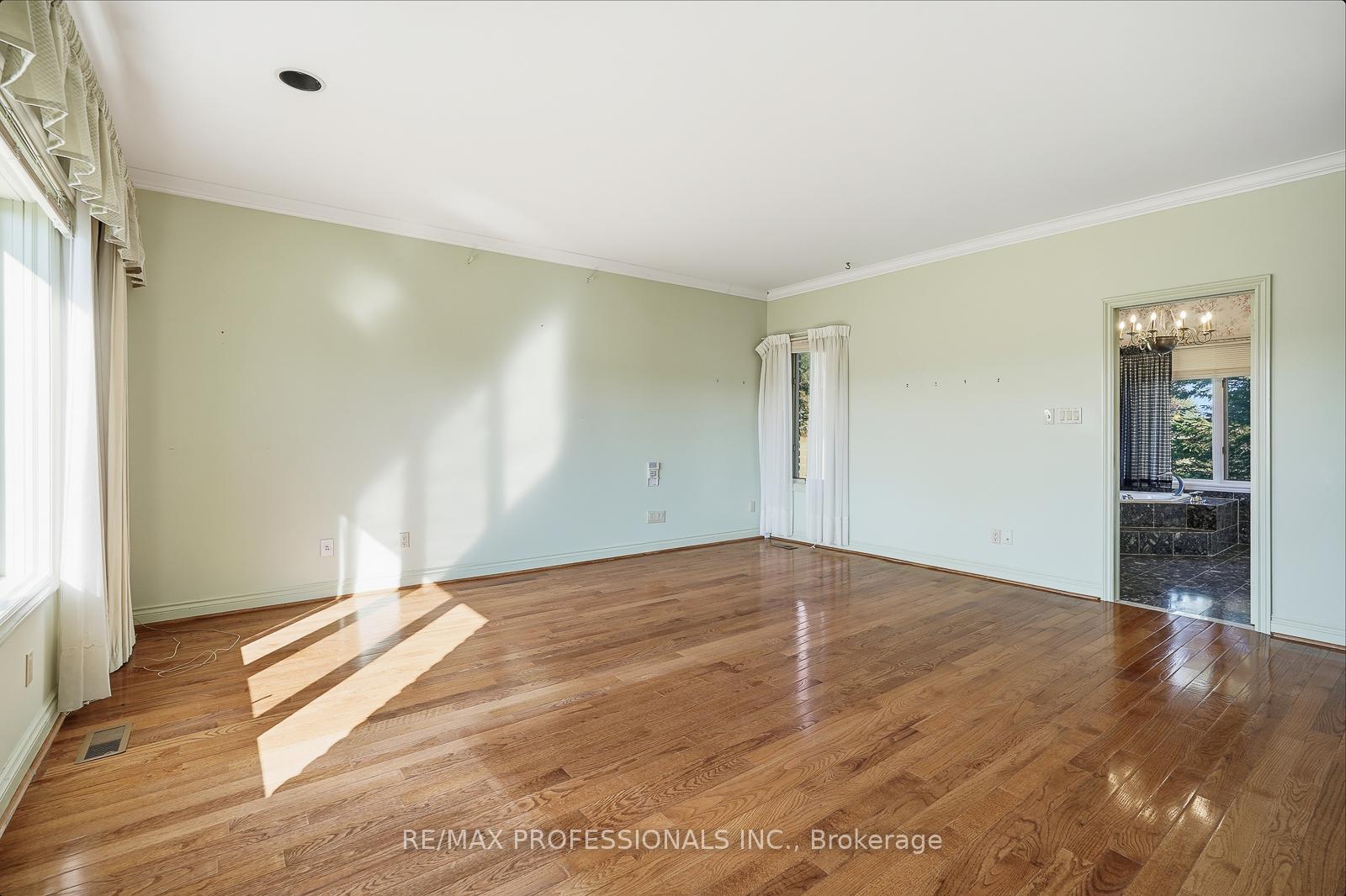 Photo 19 of 10050 Warden Avenue, Markham, Victoria Manor-Jennings Gate — HOMEH