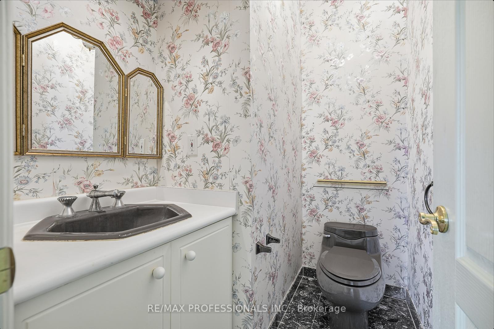 Photo 24 of 10050 Warden Avenue, Markham, Victoria Manor-Jennings Gate — HOMEH