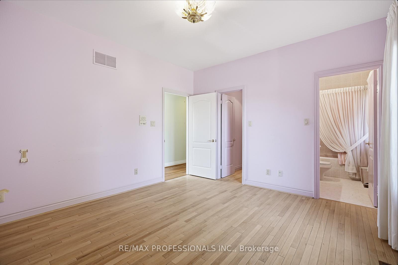 Photo 29 of 10050 Warden Avenue, Markham, Victoria Manor-Jennings Gate — HOMEH
